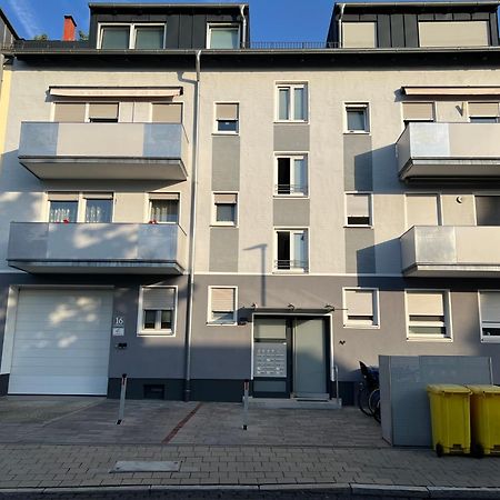 Grosse Gemuetliche Ferienwohnung Mit Klimaanlage, Parkplatz Inklusive Top ! Fürth 외부 사진