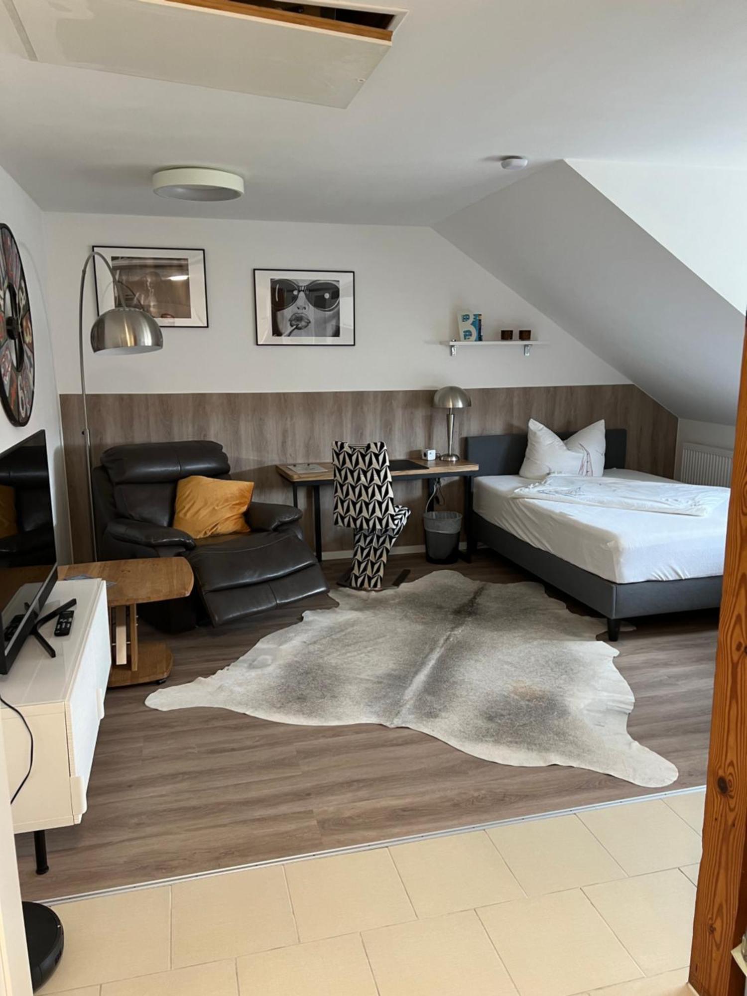 Grosse Gemuetliche Ferienwohnung Mit Klimaanlage, Parkplatz Inklusive Top ! Fürth 외부 사진