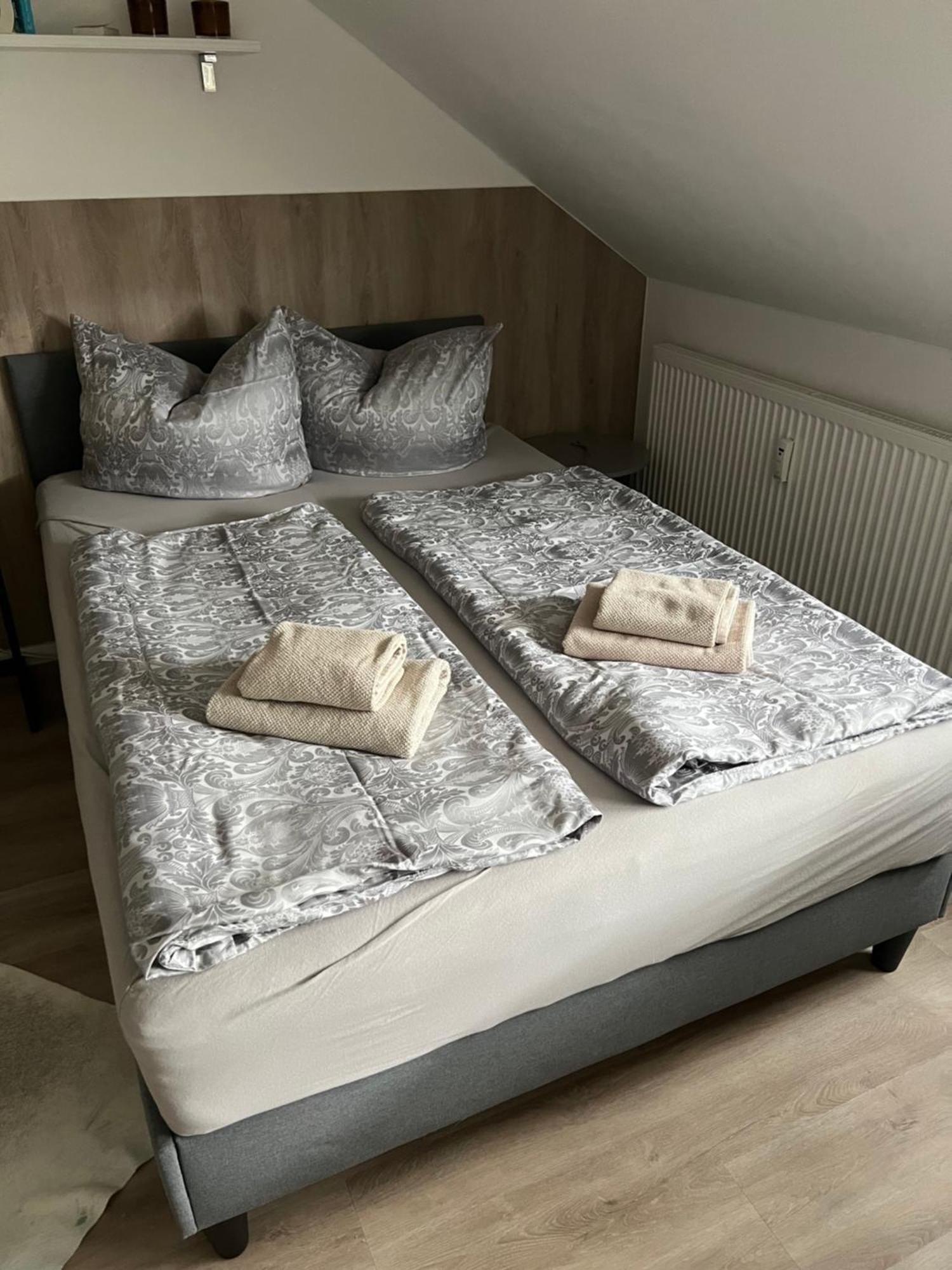 Grosse Gemuetliche Ferienwohnung Mit Klimaanlage, Parkplatz Inklusive Top ! Fürth 외부 사진