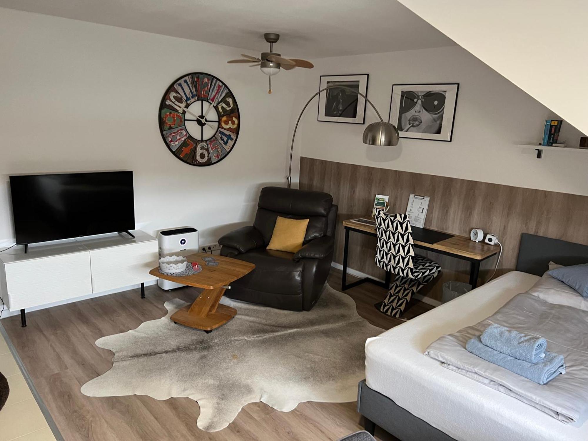 Grosse Gemuetliche Ferienwohnung Mit Klimaanlage, Parkplatz Inklusive Top ! Fürth 외부 사진
